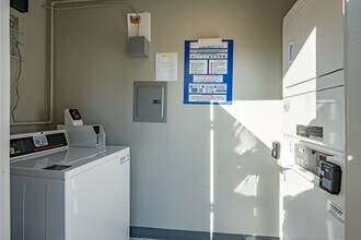 Olympic Apartments in Santa Rosa, CA - Foto de edificio - Interior Photo