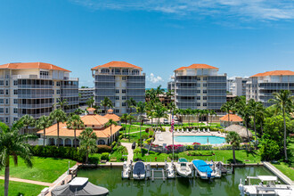 Courtyard Towers 4 in Marco Island, FL - Building Photo - Building Photo