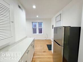 1851 W Dickens Ave, Unit 1F in Chicago, IL - Building Photo - Building Photo