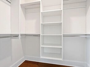 711 N Main St in Greer, SC - Foto de edificio - Building Photo