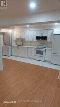 30 Deerwood Crescent in Richmond Hill, ON - Building Photo - Building Photo