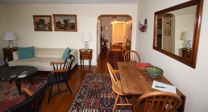 393 Broadway, Unit #1 in Cambridge, MA - Foto de edificio - Building Photo