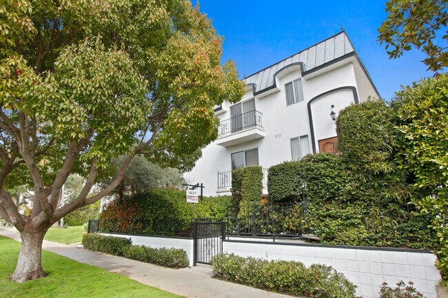 1037 10th Street in Santa Monica - North o in Santa Monica, CA - Building Photo - Building Photo