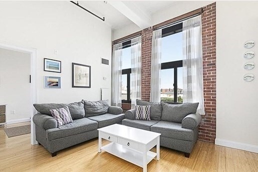 320 W 2nd St, Unit 304 in Boston, MA - Building Photo