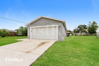 1786 SW Davis St in Port St. Lucie, FL - Building Photo - Building Photo