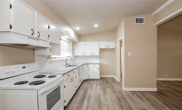 4713 Dahlia Ln in Victoria, TX - Building Photo - Building Photo