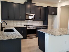 9985 Sunrise Vw Ct in Seffner, FL - Building Photo - Building Photo