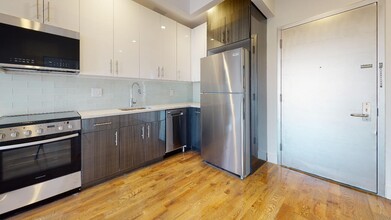 13828 Queens Blvd in Queens, NY - Building Photo - Building Photo