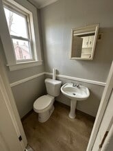 156 Main St, Unit 3 in Somers, CT - Foto de edificio - Building Photo