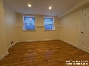 1801 Beacon St, Unit 1 in Brookline, MA - Building Photo - Building Photo