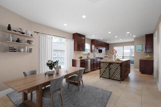 2103 Paintbrush Ave in League City, TX - Foto de edificio - Building Photo