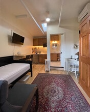 3355 Reta St, Unit Craftsman Guest Cottage in Glendale, CA - Building Photo - Building Photo