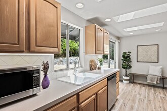 13726 SE 24th St in Bellevue, WA - Building Photo - Building Photo