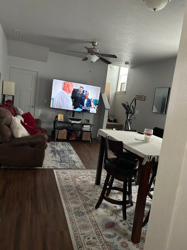 4803 NE Oak Ln in Ankeny, IA - Foto de edificio - Building Photo