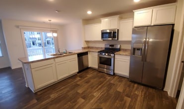 192 Goldenrod Dr in Elgin, IL - Foto de edificio - Building Photo