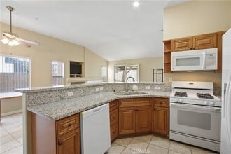 5621 Grand Prix Ct in Fontana, CA - Building Photo - Building Photo