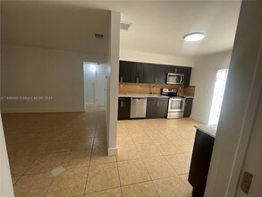 1465 NE 118th Terrace in Miami, FL - Building Photo - Building Photo