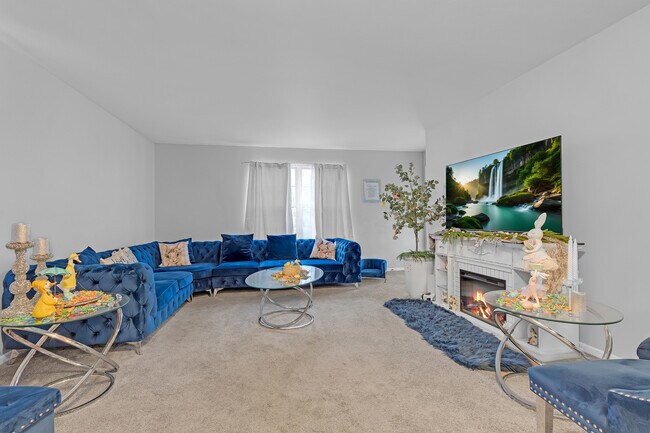 691 W Streamwood Blvd in Streamwood, IL - Building Photo - Building Photo