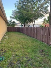 8995 NW 148th St in Hialeah, FL - Building Photo - Building Photo
