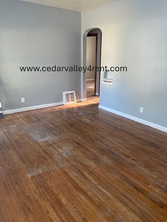 320 Boston Ave in Waterloo, IA - Building Photo - Building Photo