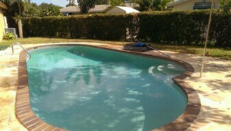 18223 Oleta Dr in North Miami Beach, FL - Building Photo