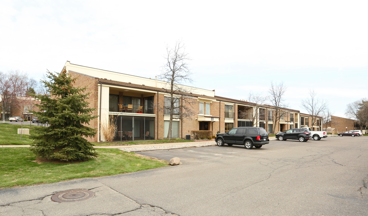 The Woods Condos in Livonia, MI - Building Photo