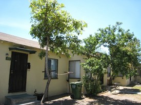 433-439 S Wilmington Ave in Compton, CA - Building Photo