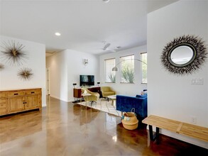 1009 Matthews Ln in Austin, TX - Building Photo - Building Photo