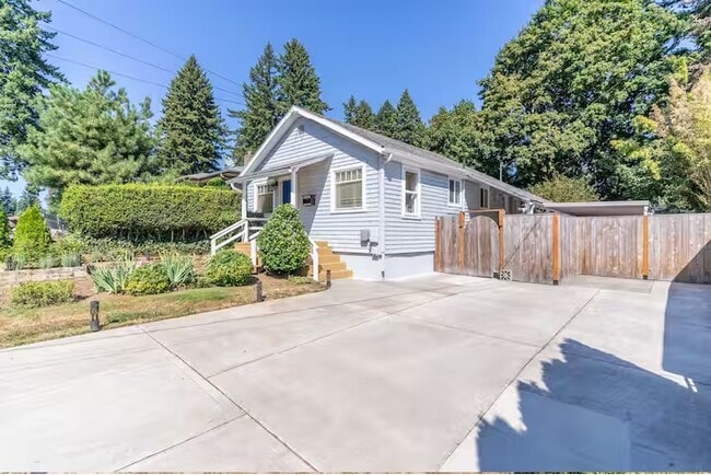 1428 NE Adams St in Camas, WA - Foto de edificio - Building Photo