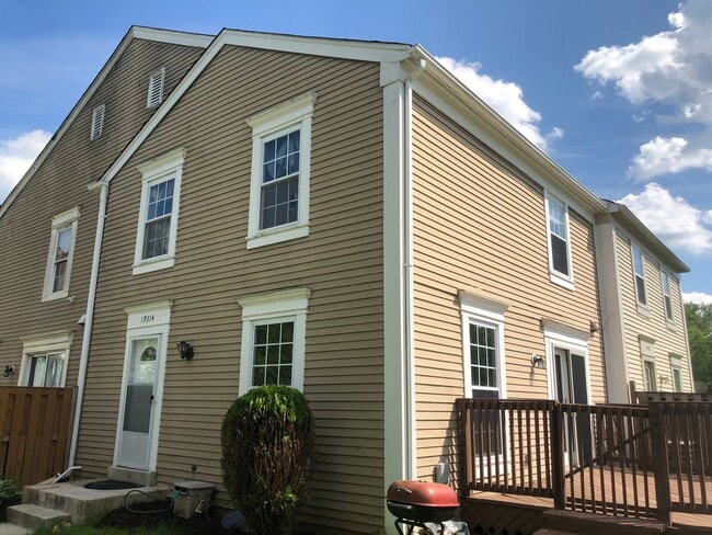 19314 Sandy Lake Dr in Gaithersburg, MD - Building Photo - Building Photo