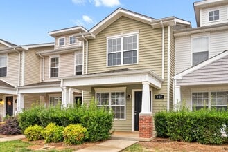 329 Sam Houston Cir in Clarksville, TN - Building Photo - Building Photo