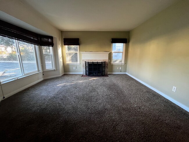 9 Montrose St in Bakersfield, CA - Building Photo - Building Photo