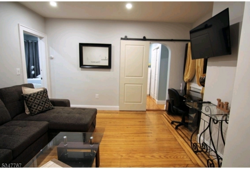 195 Bay St-Unit -3F in Jersey City, NJ - Foto de edificio