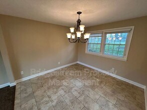 1567 Burchwood Dr in Fairborn, OH - Building Photo - Building Photo