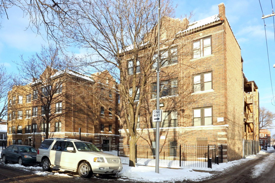 Jorge Hernandez Apartments in Chicago, IL - Building Photo