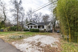 5501 Lake Shore Dr in Knoxville, TN - Foto de edificio - Building Photo