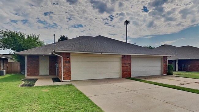 property at 1720 W Palm Pl