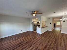 6512 Kentwick Dr in Houston, TX - Building Photo