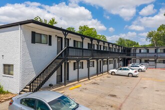 Oak Street Flats in Arlington, TX - Foto de edificio - Building Photo