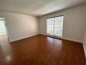10790 N Kendall Dr in Miami, FL - Building Photo - Building Photo
