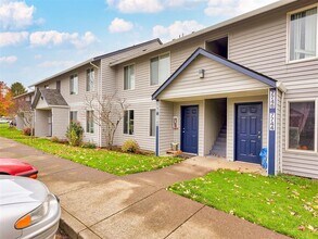 Bristol Court Apartments in Milwaukie, OR - Building Photo - Building Photo