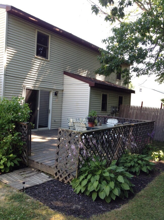 27 Hanover Dr Apartments and Nearby Delmar Apartments For Rent Delmar, NY