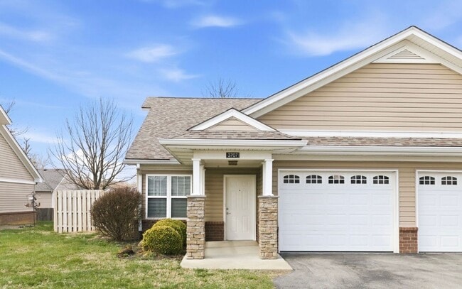 3707 Village Dr in Louisville, KY - Building Photo - Building Photo