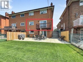 219 Shawnee Cir in Toronto, ON - Building Photo - Building Photo
