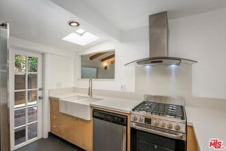 2431 N Gower St in Los Angeles, CA - Building Photo - Building Photo