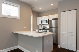 4619 N Hamlin Ave-Unit -1F in Chicago, IL - Building Photo - Building Photo