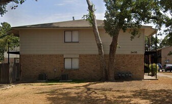 2405 Pedernales Dr, Unit #D in College Station, TX - Building Photo