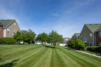 Wexford on the Green in Fairborn, OH - Foto de edificio - Building Photo