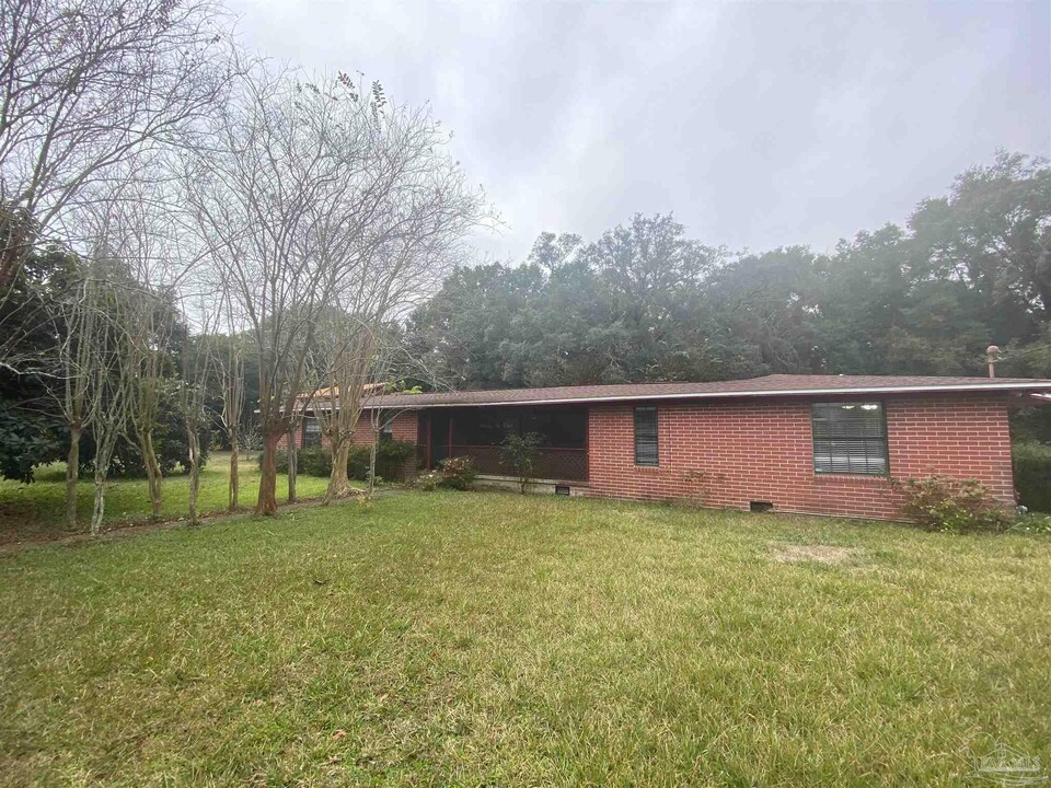 7451 Lanier Dr in Pensacola, FL - Building Photo