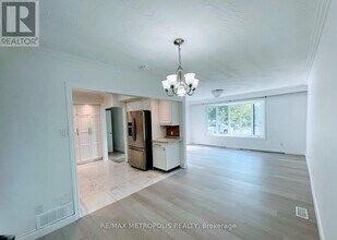 575 Third Line in Oakville, ON - Building Photo - Building Photo